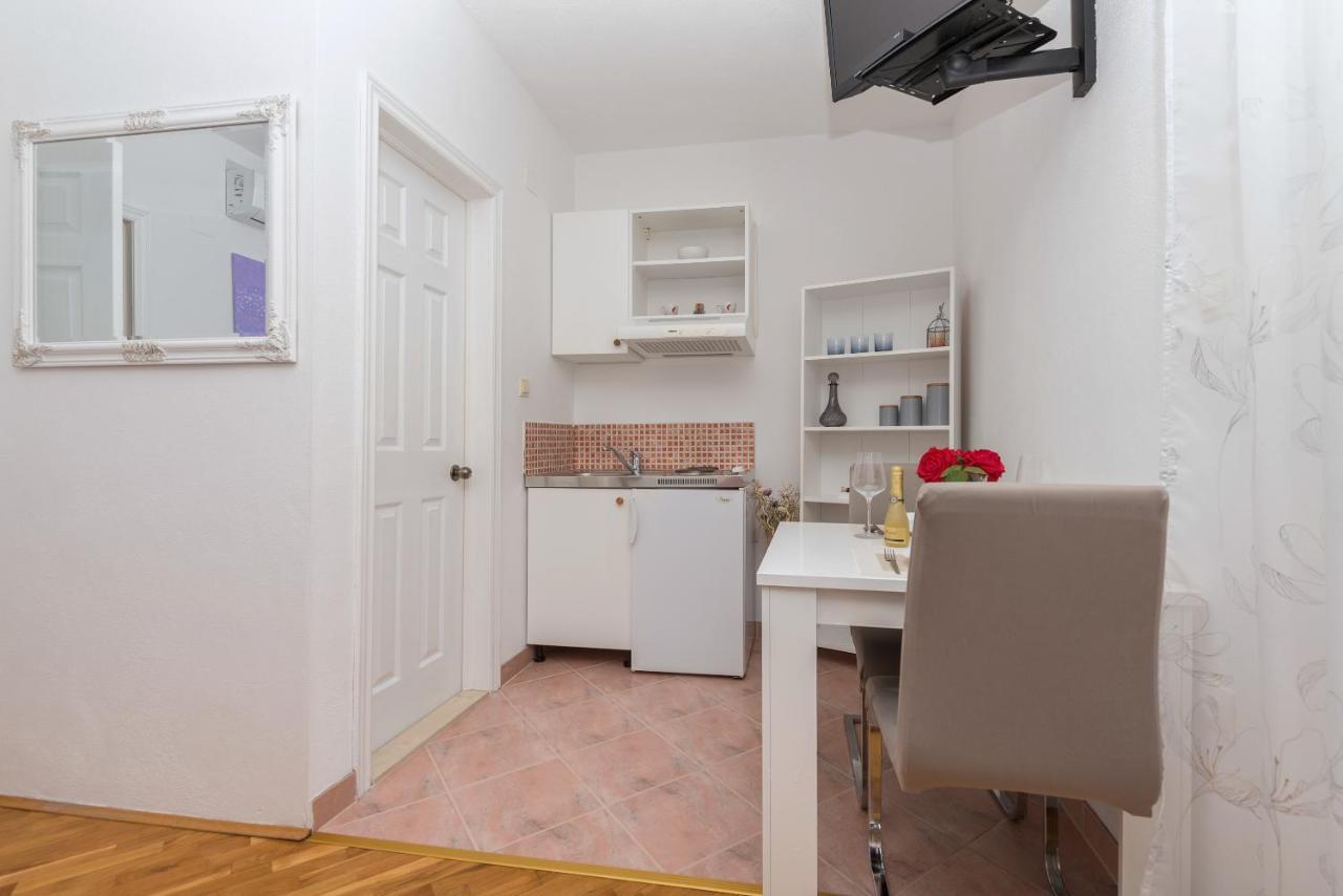 Skiljini Dvori - Studio-Apartman 1 Макарска Екстериор снимка