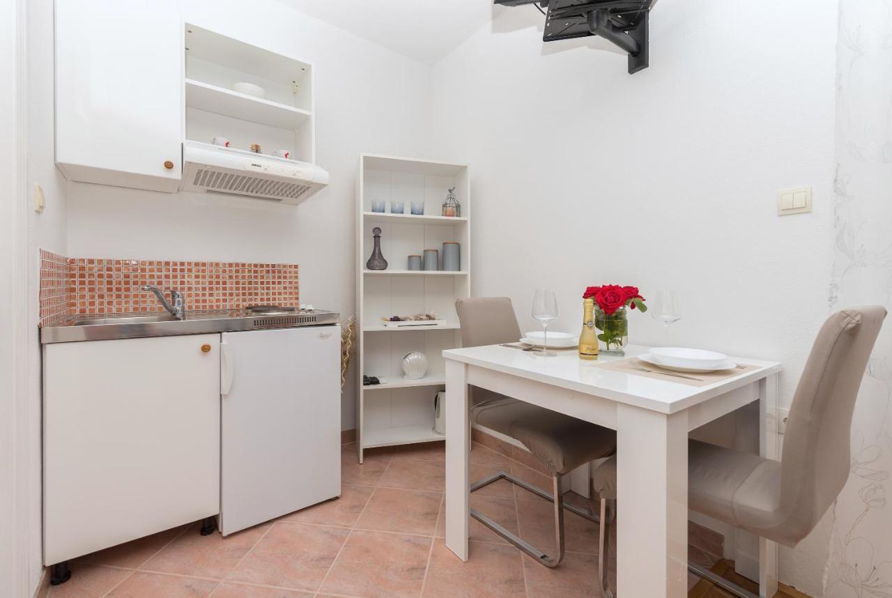 Skiljini Dvori - Studio-Apartman 1 Макарска Екстериор снимка